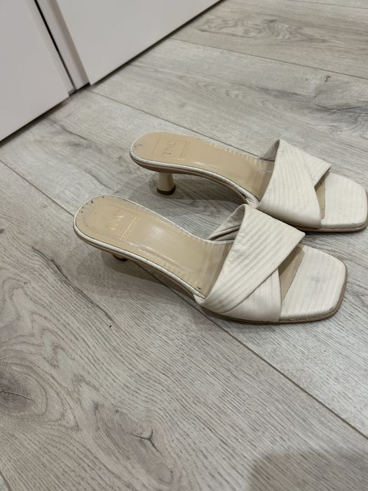 Босоножки шлепанцы