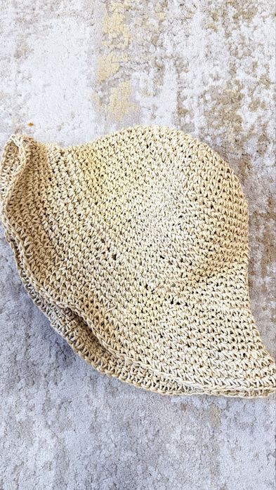 Пляжная соломенная шляпа