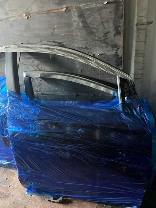 Дверь Kia Carnival YP 2014