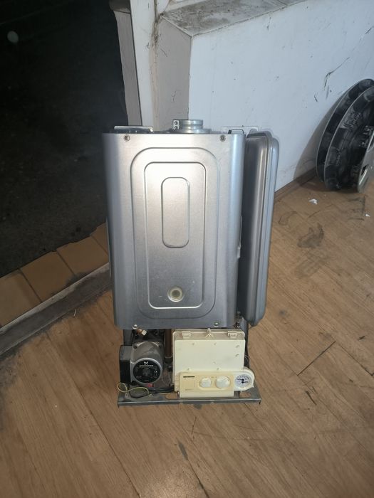 Centrala foarte puțin folosită. Negociabil.