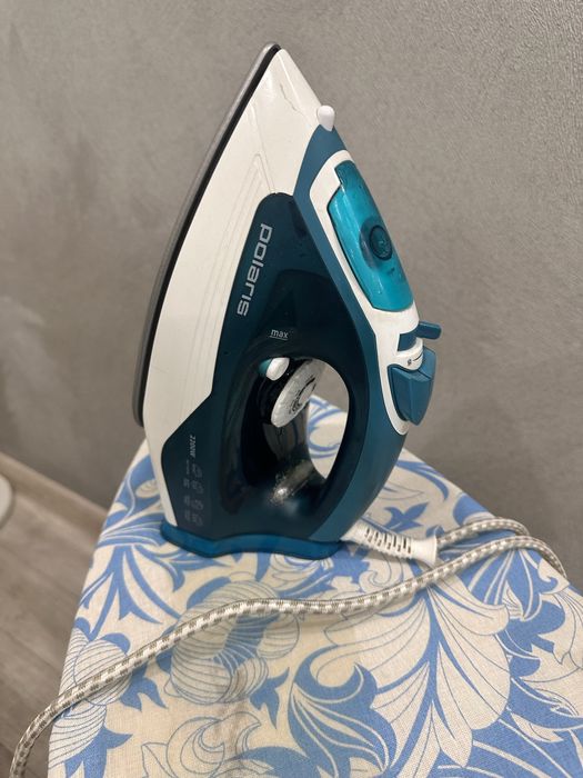 Гладильная доска и утюг