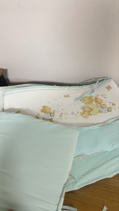 Отдам кроватку, бортики, посуду