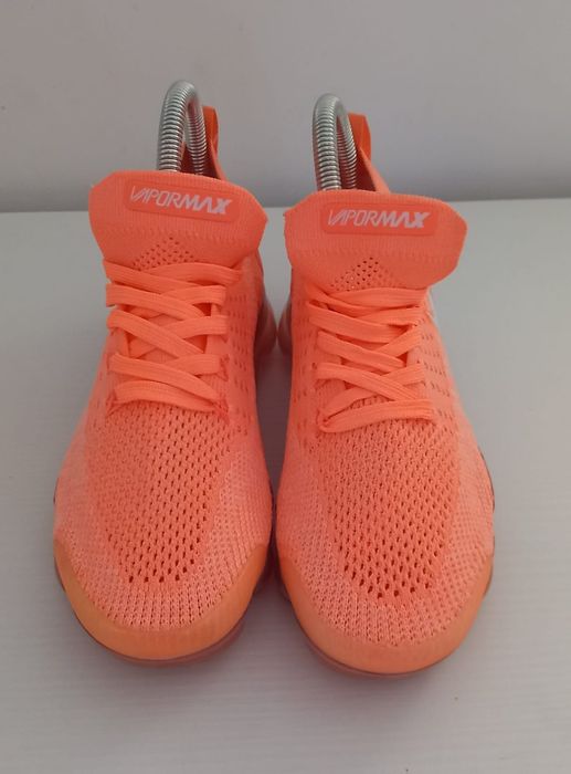 Adidași damă, bine întreținuți