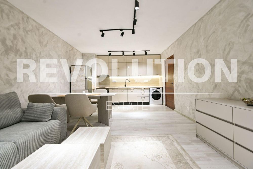 Двустаен апартамент в ж.к. Люлин 10