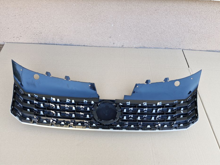 Grila centrala Vw Passat B7 NOUA 2010-2014