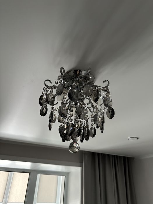 Парные люстры для зала и спальни