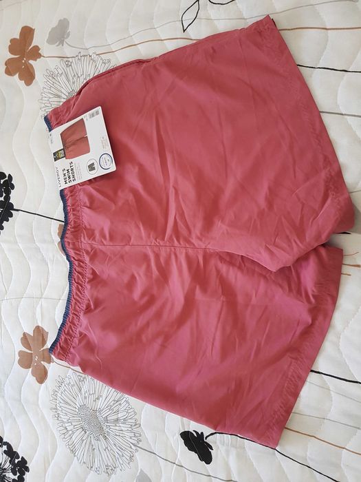 Short de culoare bordo,  NOU, marimea XXL