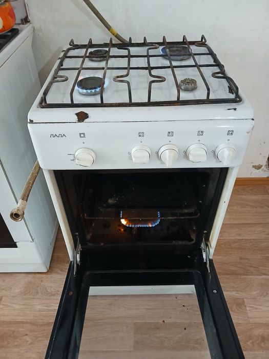 Продам газ плиту