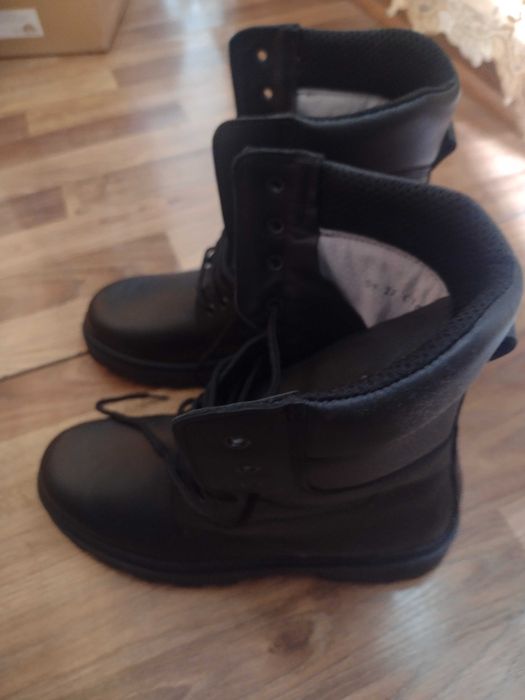 Bocanci LENOX mărimea 40