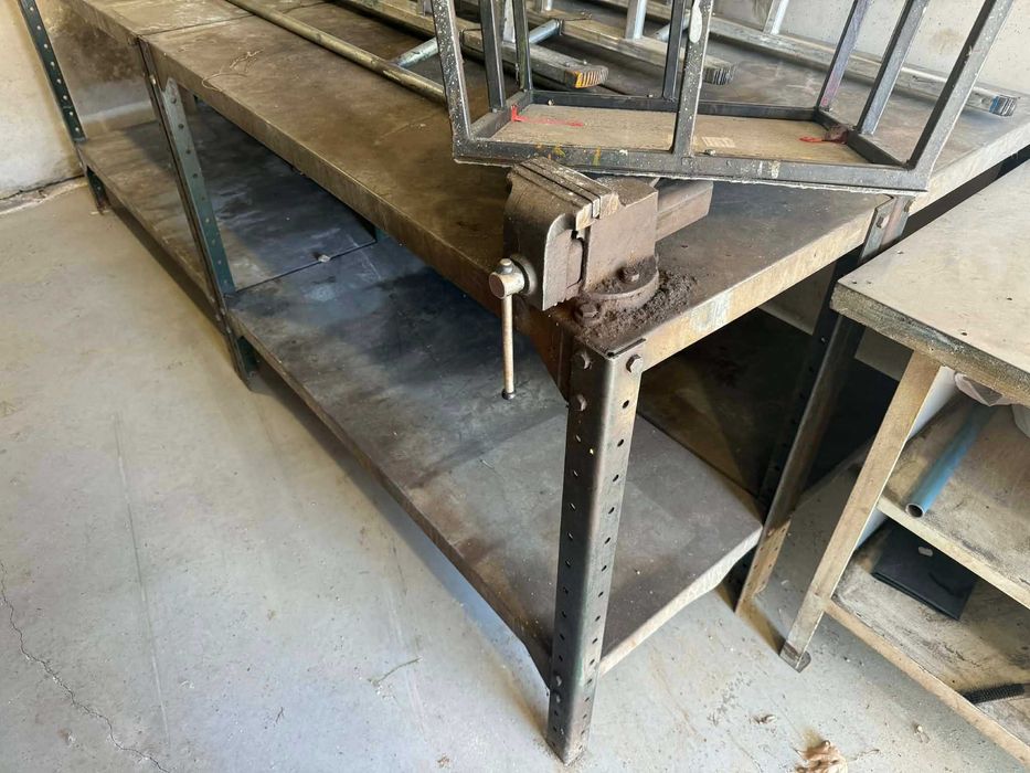 Метална работна маса