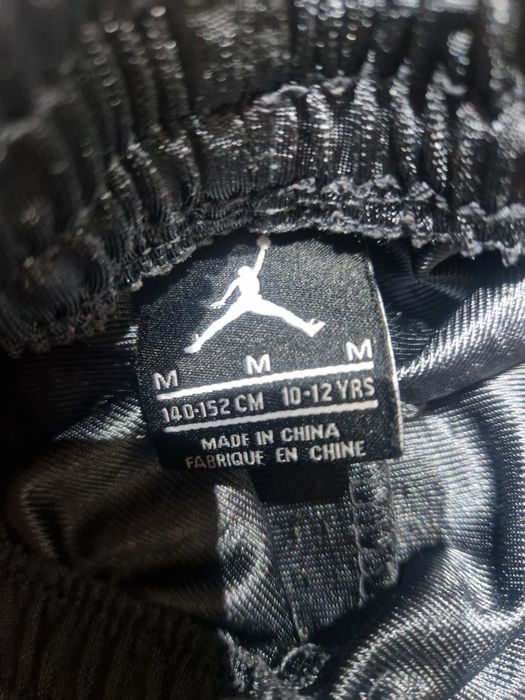 Pantaloni Jordan 10-12 ani, la doar 35 lei
