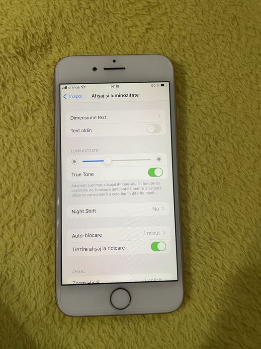 Vand Iphone 8 de 64 gb gold