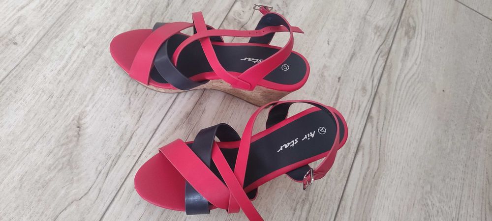 Дамски сандали на платформа