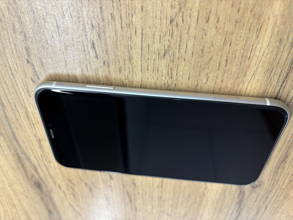 Айфон 11, 128 ГБ.