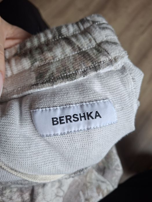 Панталон на Bershka