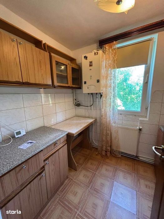 Apartament cu 2 camere și balcon, etj 3,zona Scolii nr.11.Pret 47.000e