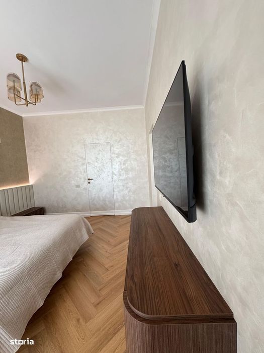 Gradinita la intrare, casa cu pompe caldura 10 kw, curte proprie mare