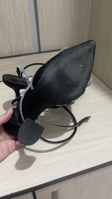 Продам босоножки со стразами