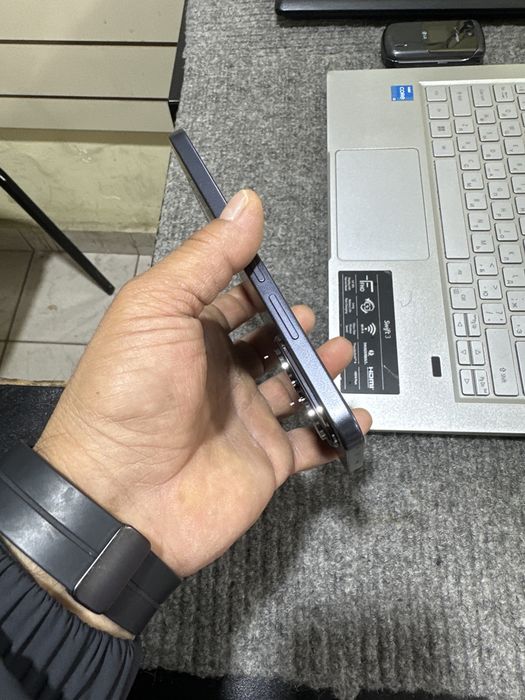 Honor 400 5G 8+8/256  holati rasmda bor idial abmen yoq