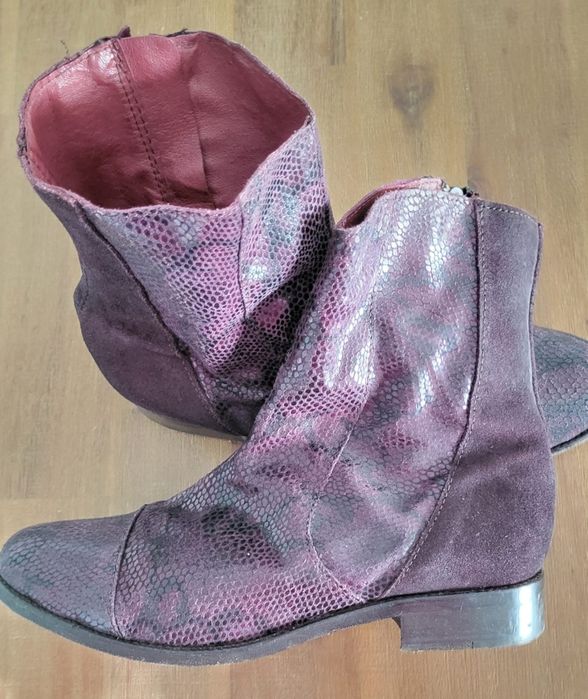 Ghete piele mov Italia