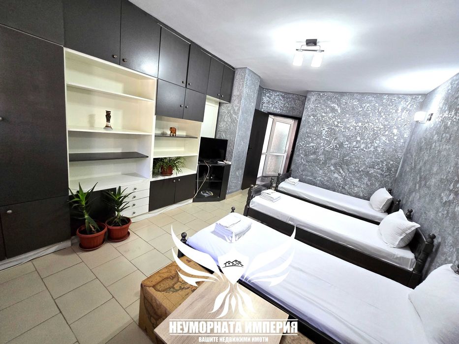 Стая за гости с три легла за нощувки/за вечер в Асеновград