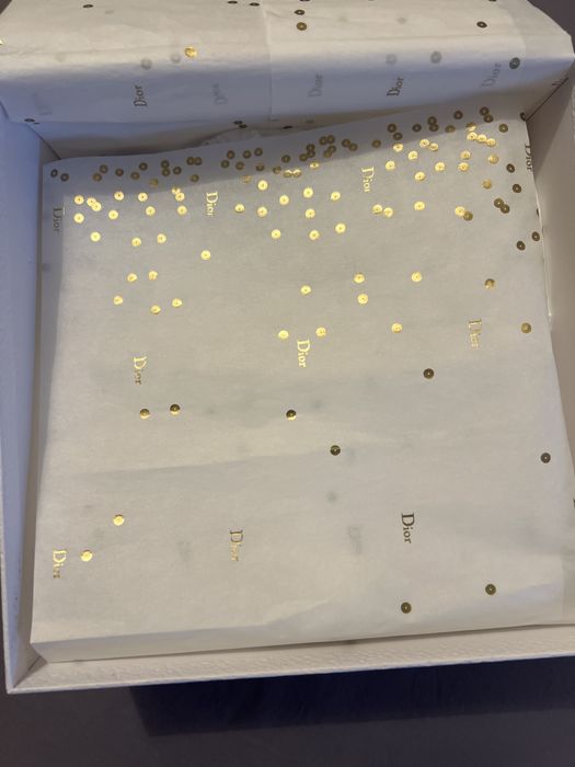 Подарочная коробка