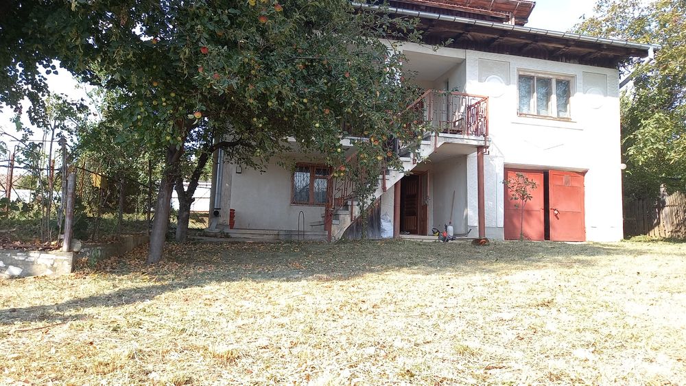 Casă de vânzare în Dolheștii Mari ,2400mp de  teren. ,