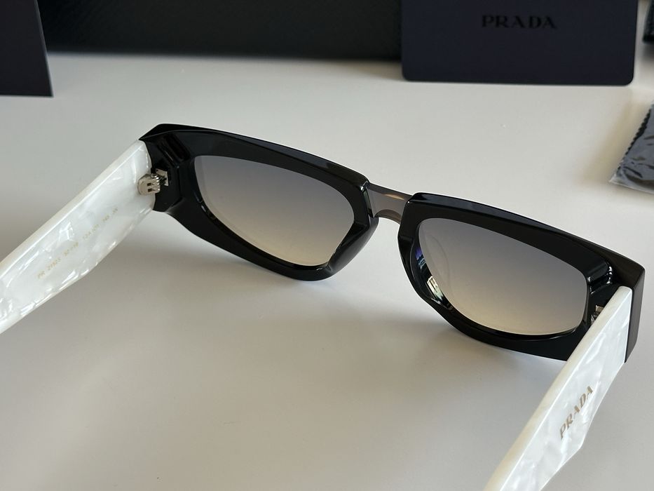 Слънчеви очила Prada