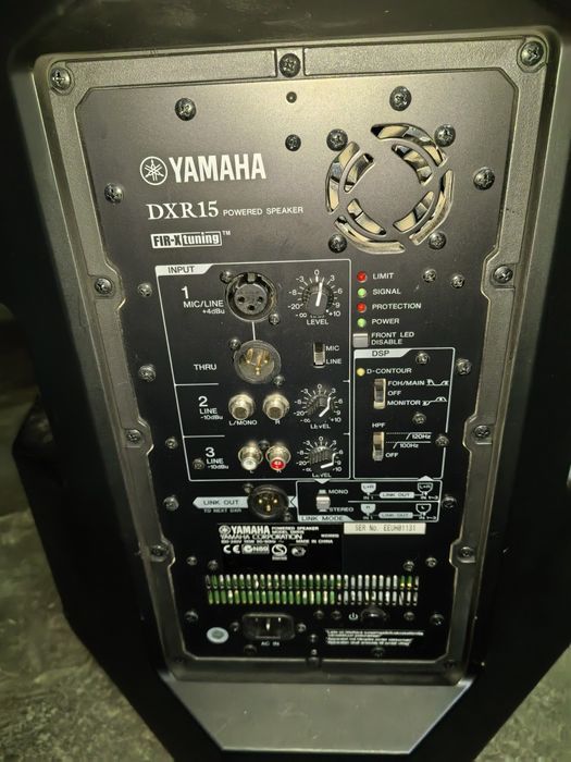 Boxe de vânzare Yamaha DXR15.
