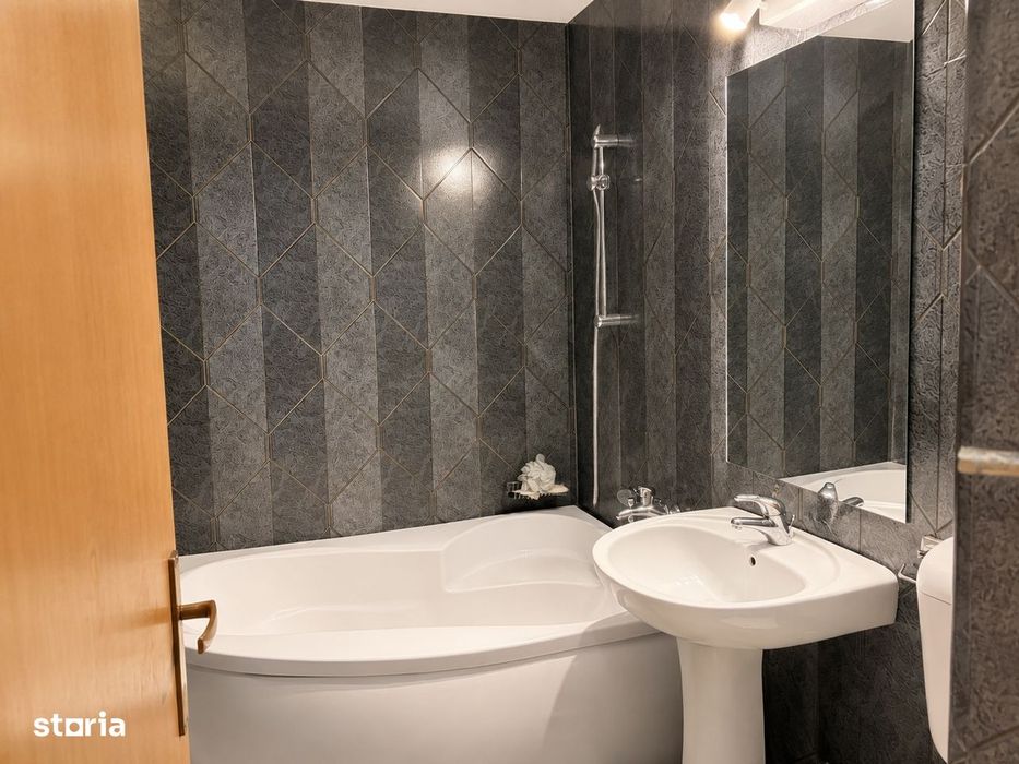 Apartament 3 camere decomandat, 65 mp, garaj, 2 băi, Plopilor