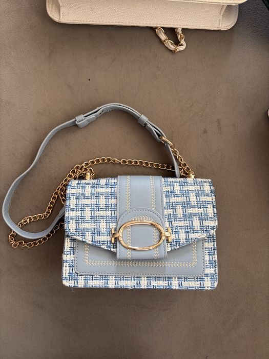 Синя чанта с дълга дръжка