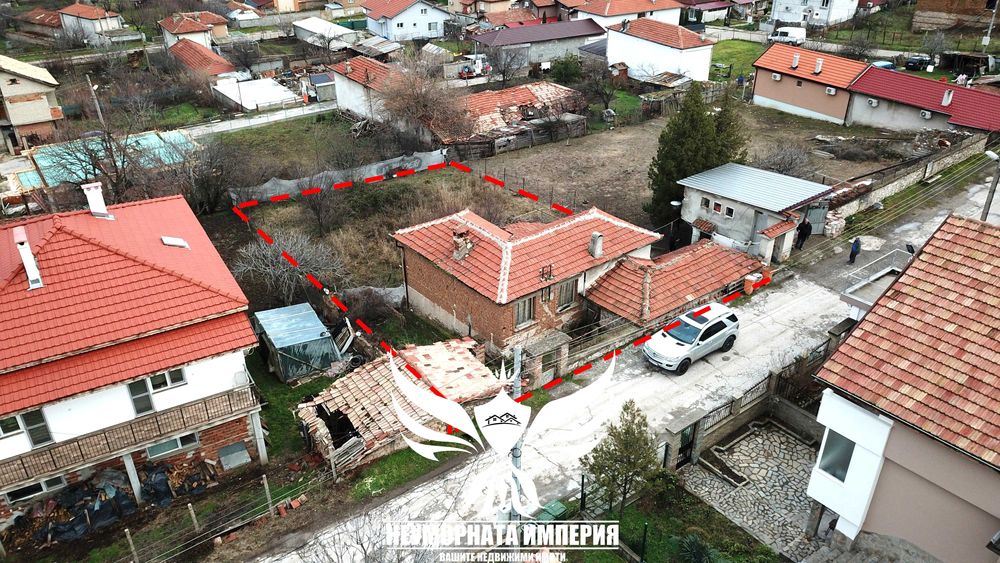 Продавам Двуетажна къща с постройки 155РЗП с 662кв. в двор село Стоево