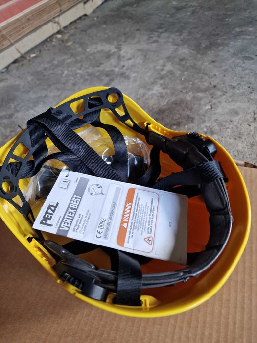 Предпазно облекло Petzl за алпинизъм