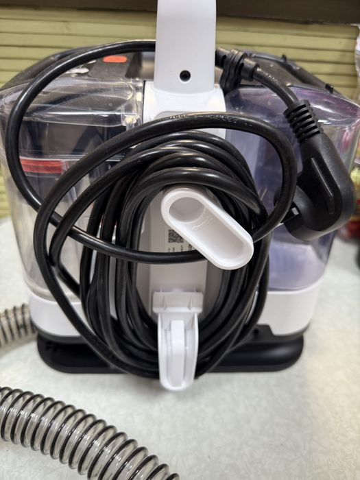 Преносима прахосмукачка за килими и тапицерии Shark StainStriker