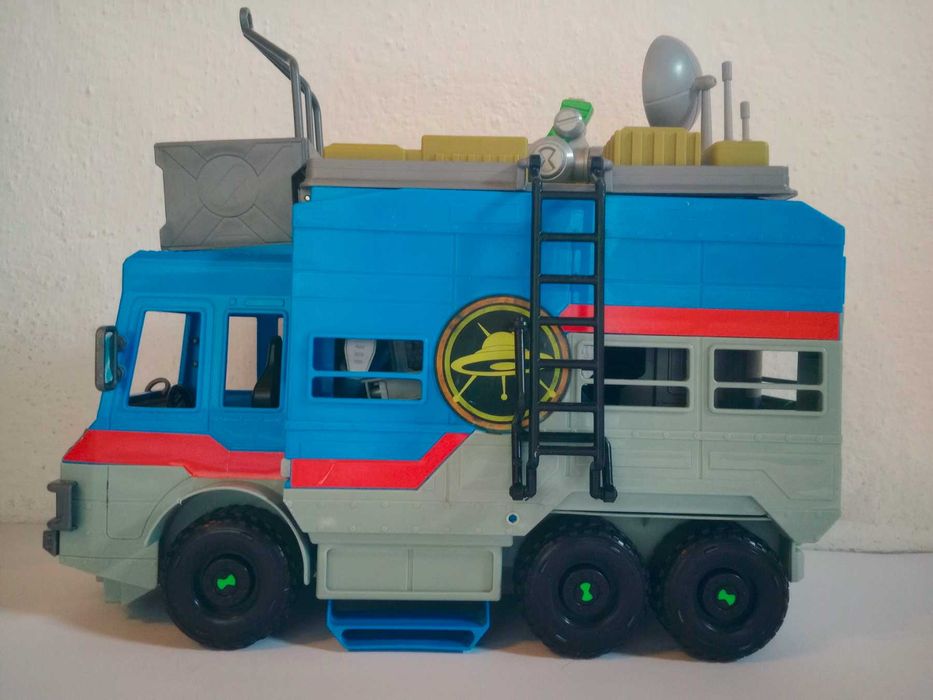 BEN10 / Бен Тен Каравана, ръкавица, самолет и фигурки