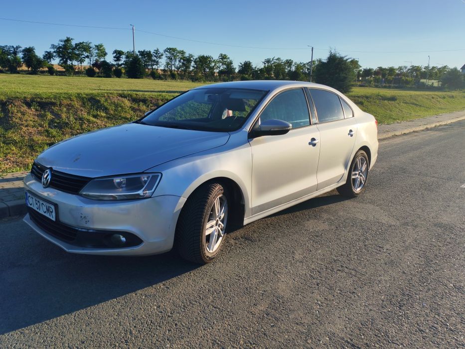 VOLKSWAGEN Jetta