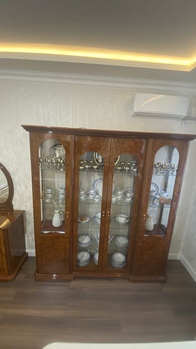 Камот и сервант