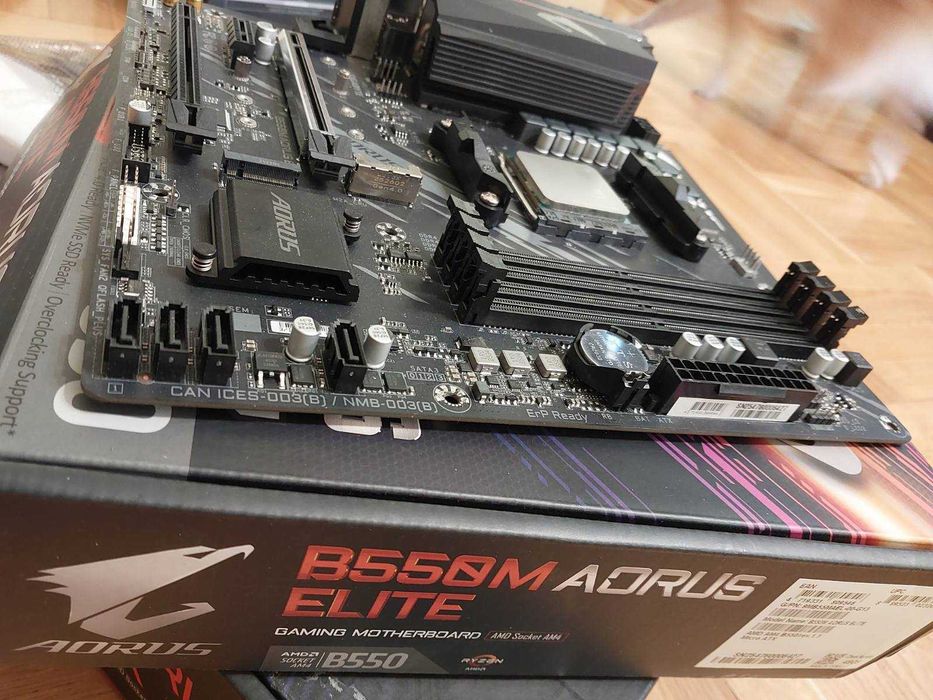 AMD Ryzen 9 5900X + Gigabyte B550M Aorus Elite