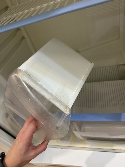 Продам холодильник Indesit RA