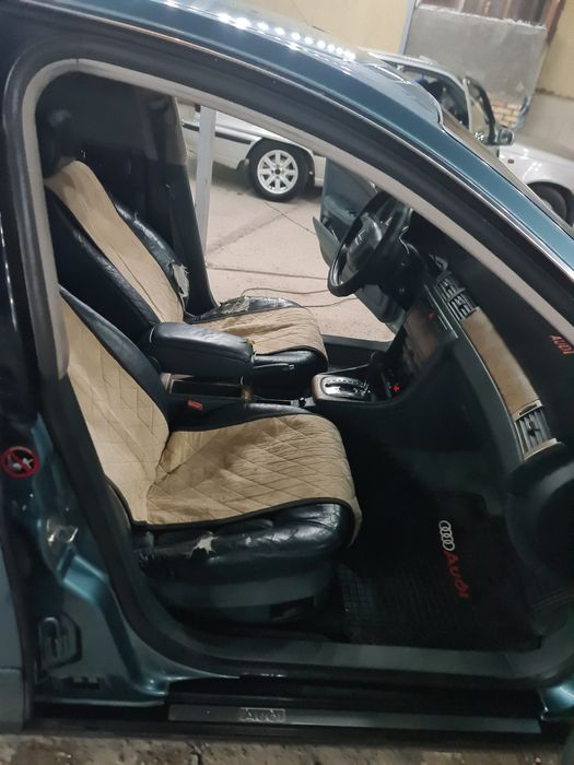 Audi A6 2000г         .