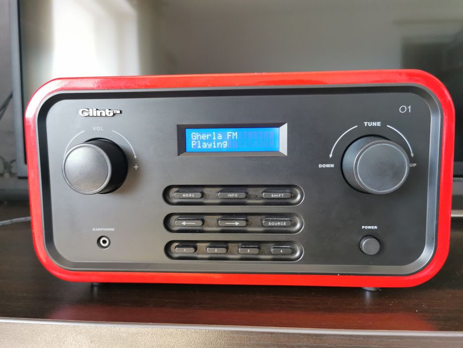 Radio internet Clint si Bluesound pulse flex