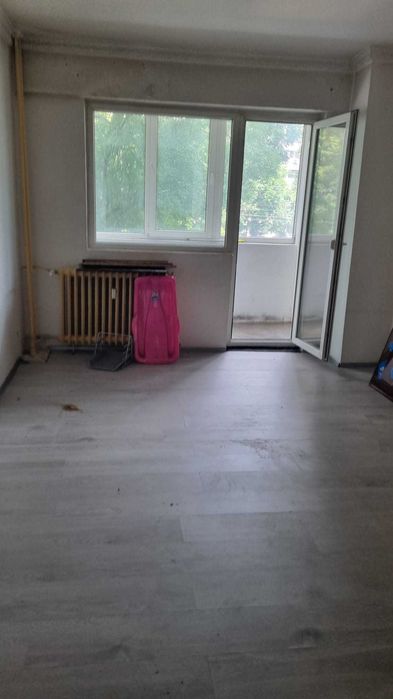 Vand apartament 3 camere , pta. Veteranilor