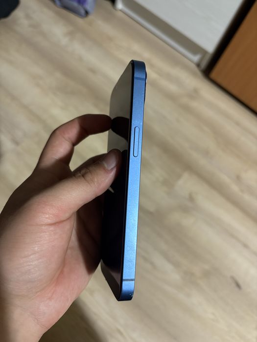 Продам Iphone 13 128gb blue