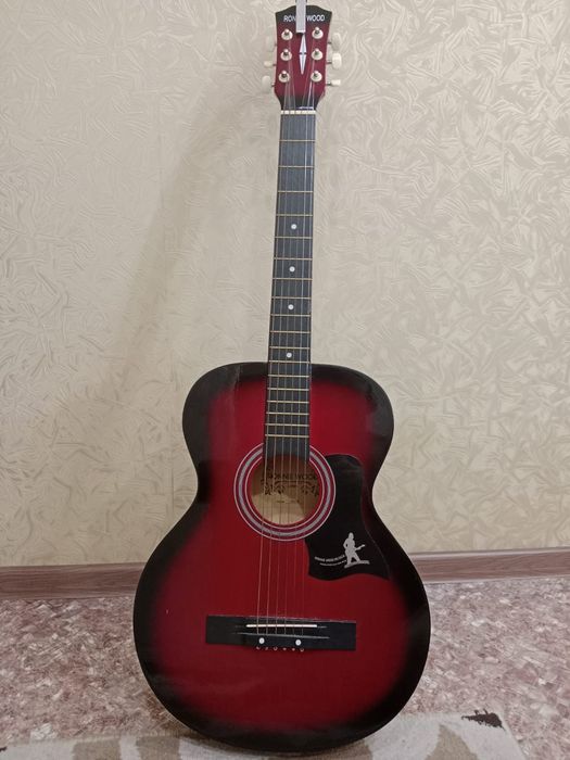 Продам гитару с чехлом