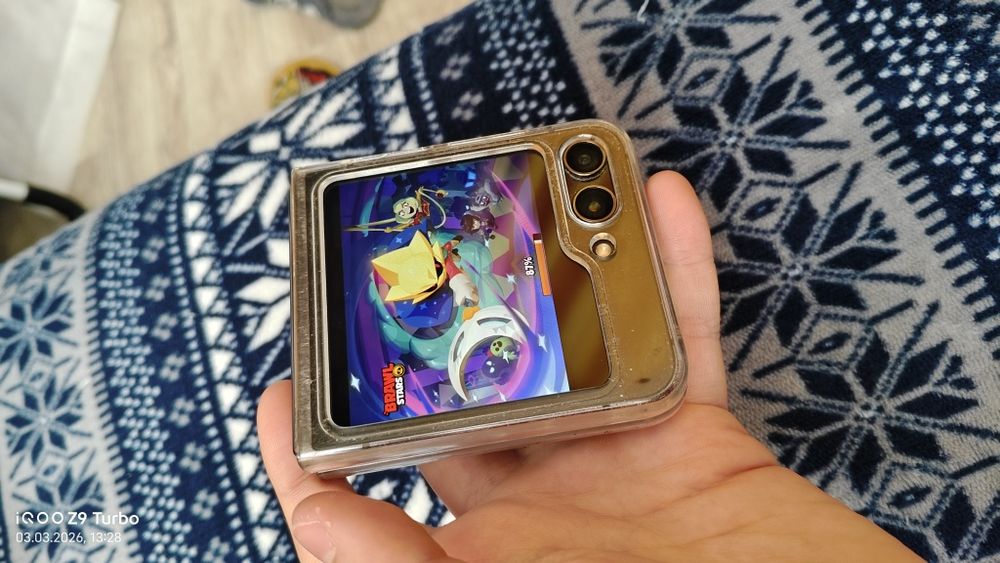 Продаю samsung z flip 5 с минусами