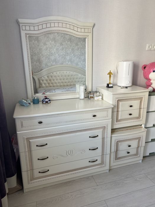 Продам спальный гарнитур