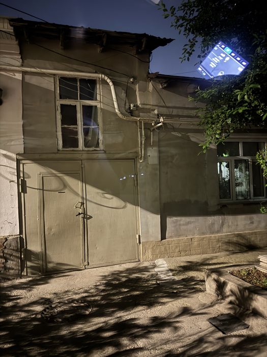 Ховли сотилади тоштурмада