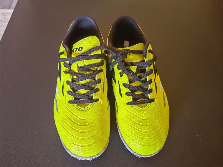 Футболни обувки Lotto