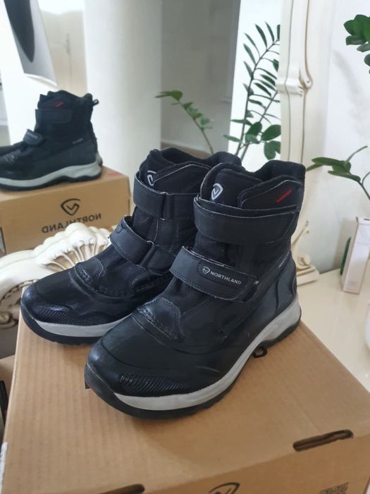 Продам утепленные сапоги Northlend.Низ обуви прорезинен.