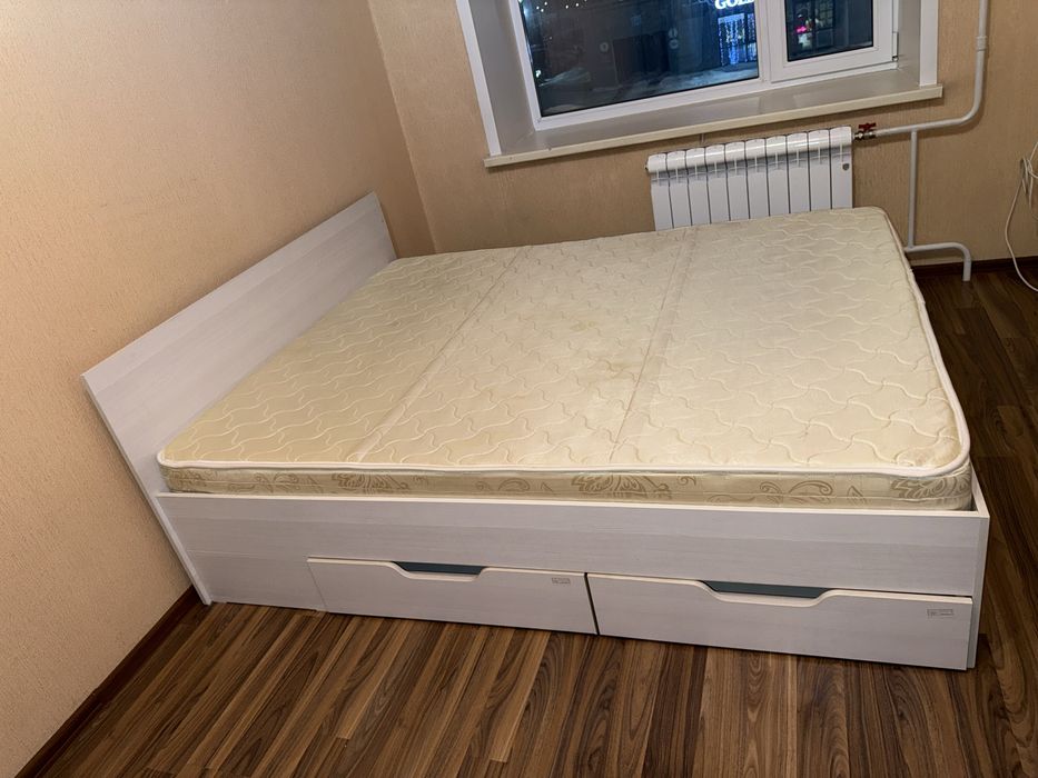 Кровать двуспальняя